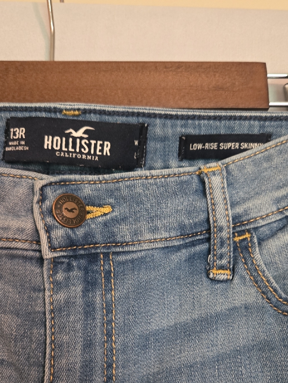 Hollister Light Wash Destructed Skinny Jeans Size 13 - Picture 7 of 10